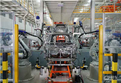 全新升級(jí)上市 云度再次領(lǐng)航新能源汽車行業(yè)發(fā)展